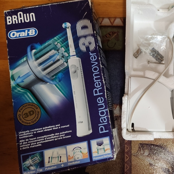 Braun Oral-B Electric Toothbrush Plaque Remover 3D - Picture 4 of 5